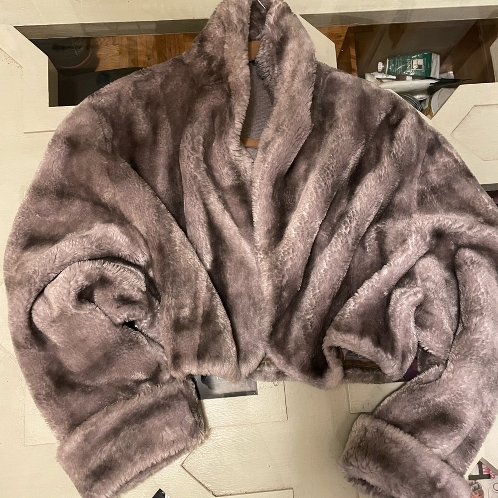 Grey faux fur half torso jacket size S